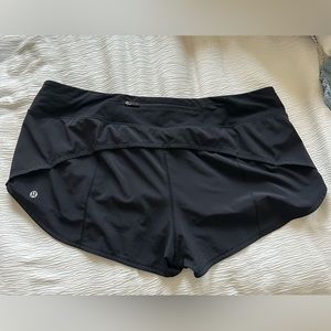 lululemon 2.5 inch sped up shorts size 14